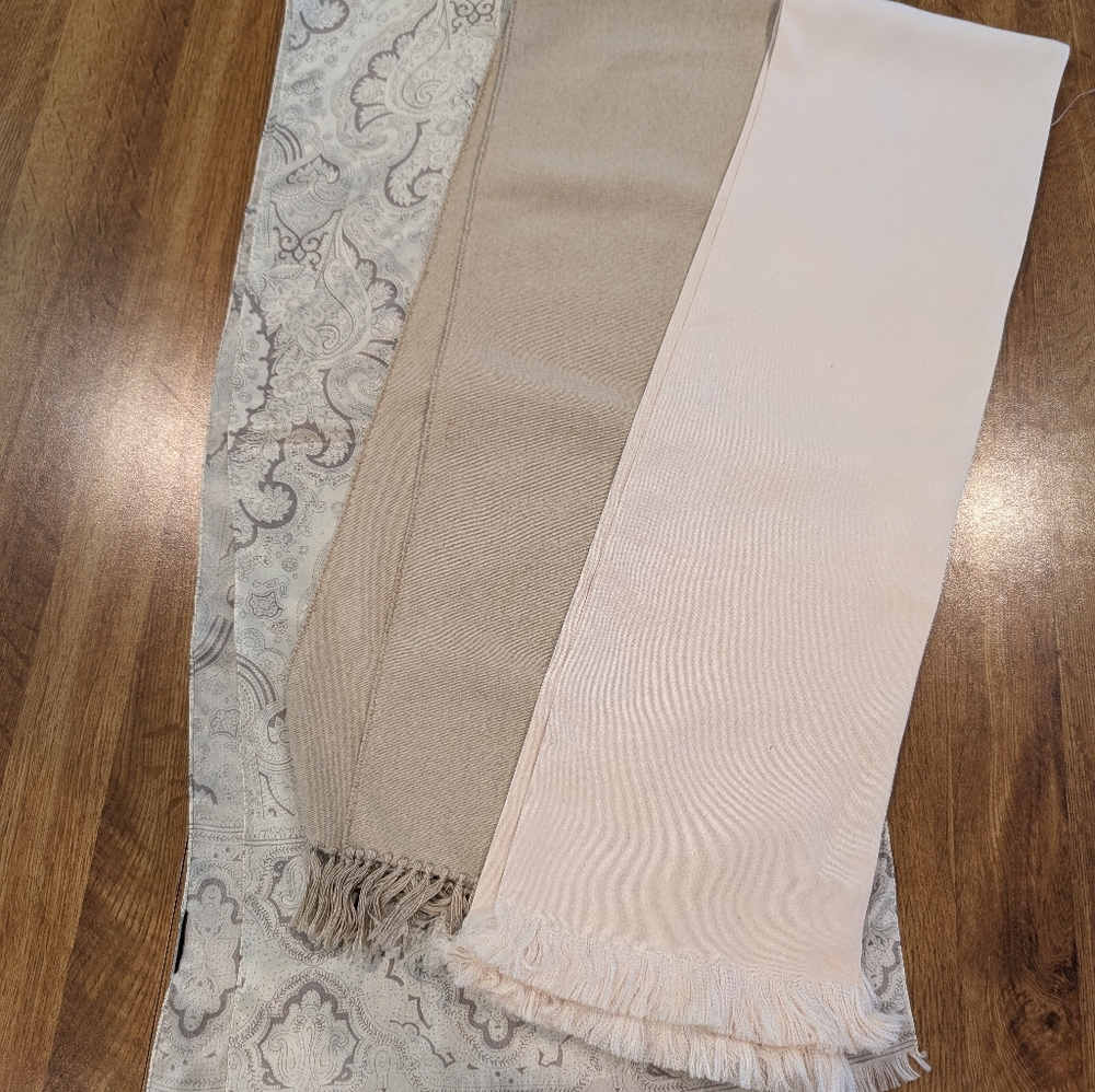 Scarfs (3) Cream and tan design, tan one, cream one